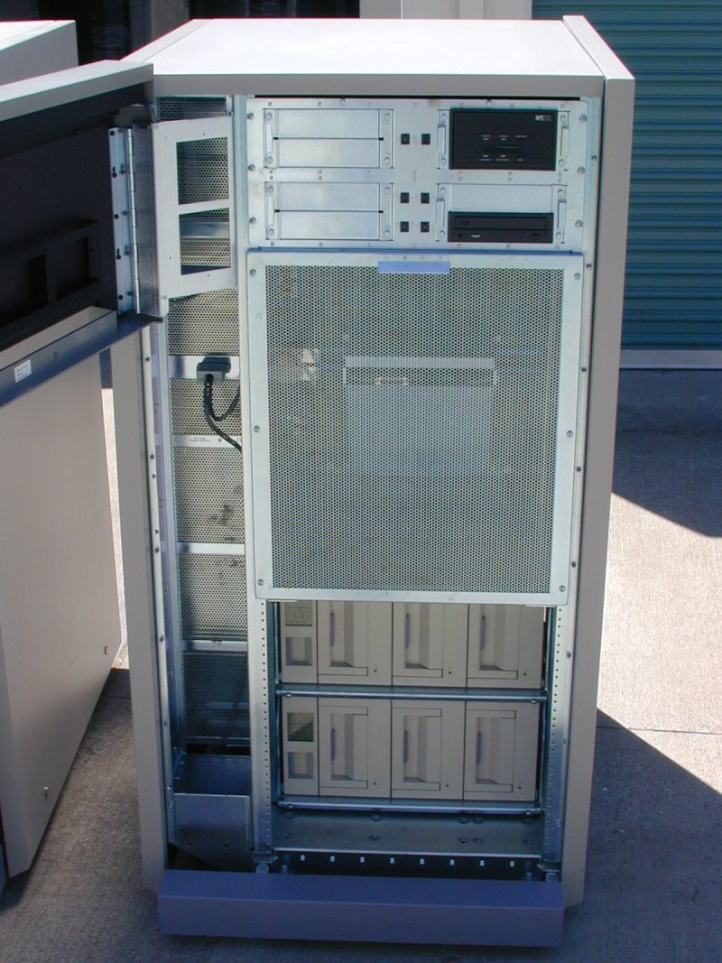 Sun 2000E-Ben-System-Front-Open1-800x1067